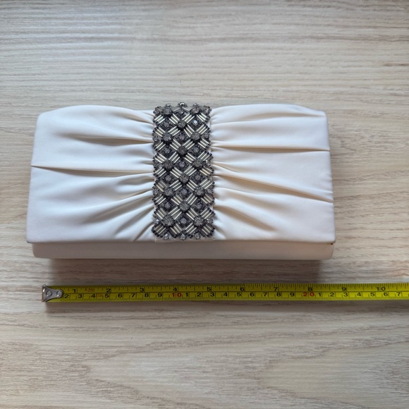 Adriana Papell Elegant Cream Clutch with Embellished Detail - Picture 2 of 6